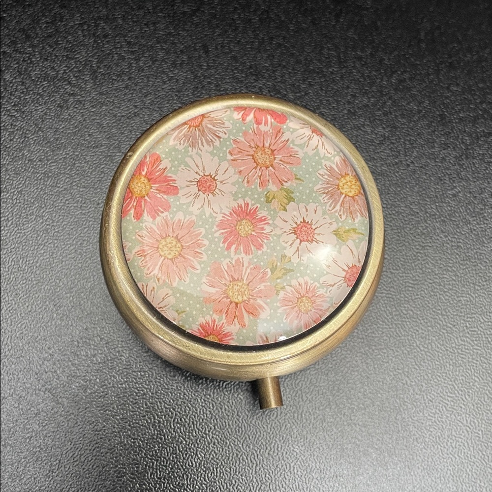 Round Floral Pill Box - Pink Daisy Design